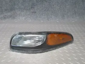 0411301188 CHEVROLET Front Left Turn Signal Light C5 Corvette