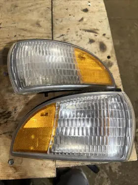 AM-25308517 AM AUTOPARTS Corner Lights Wagon Buick Roadmaster