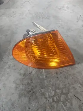 1315106141 BMW Right Front Turn Signal Lamp 325XI 1315106141 BMW Right Front Turn Signal Lamp 325XI