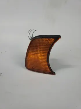 1384034 BMW Front Passenger Rh Turn Signal Light E34