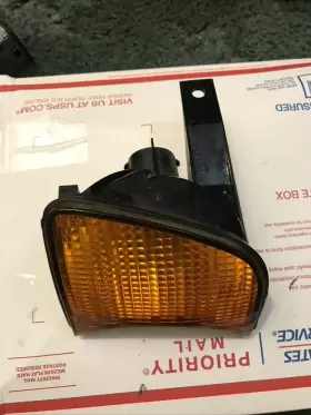 63131384034 BMW Front Right Turn Indicator E34 525I 530I 540I #3 63131384034 BMW Front Right Turn Indicator E34 525I 530I 540I #3