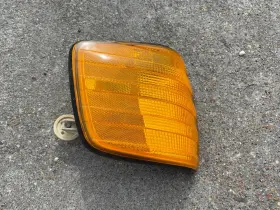 1305233925 BOSCH Right Turn Signal 560SEC 500SEC 380SEC