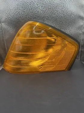 LUS4712 BOSCH OEM Front Driver Turn Signal Light Nos 300SL