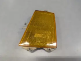 5930467 BUICK Turn Signal Marker Light Lens Left Corner