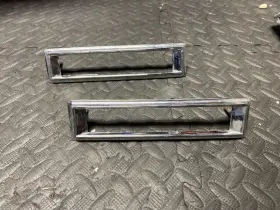 5958974 BUICK PONTIAC GM Rh Lh Marker Light Parking Bezels