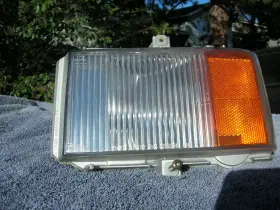 16500968 CADILLAC Fleetwood Right Rh Corner Marker Turn Light