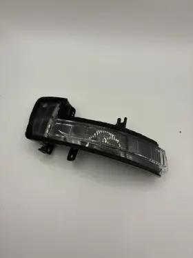 23105590 CADILLAC Passenger Mirror Turn Signal Light CT6