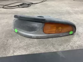 1000-C5 CHEVROLET Front Driver Left Turn Signal Housing