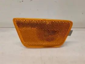 116.GM1E15 CHEVROLET Passenger Right Front Marker Lamp Sport