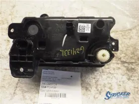 116.GM8M24 CHEVROLET Driver Fog Light 1500 Silverado Trail #2
