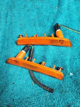 18-6113-00 CHRYSLER Marker Light Bumper Set Left Right 500