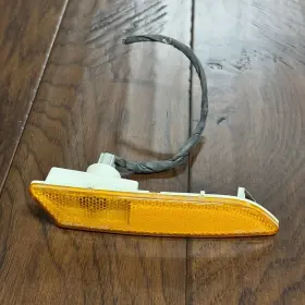 A1938200821 CHRYSLER Front Right Turn Signal Marker Light