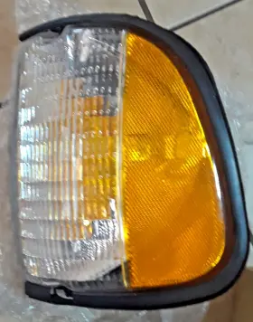 FR113-U000R EAGLE EYES Right Parking Light Select Ford