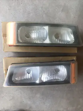 GM273-U000R EAGLE EYES Rh Lh Parking Light Set Silverado