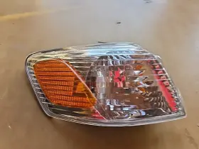 TY639-B000R EAGLE EYES Passenger Front Signal Lamp Toyota