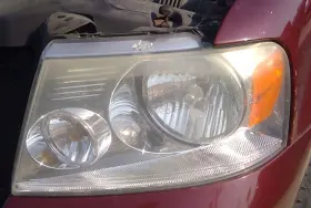 FORD Driver Left Lh Headlight Lamp Bright Background Backdrop