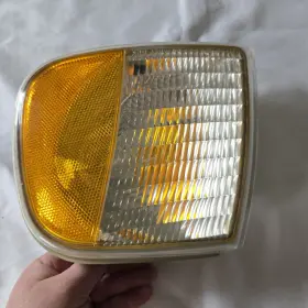 Ford 44zh-1372 F75x-13b221-a F150 Expedition Left Corner Marker Turn Signal Light Ft97-ft02 Ford 44zh-1372 F75x-13b221-a F150 Expedition Left Corner Marker Turn Signal Light Ft97-ft02