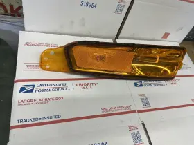4R33-13200-A FORD Rh Passenger Turn Signal Parking Light #2