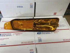 4R33-13200-A FORD Rh Passenger Turn Signal Parking Light