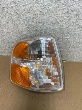 AM-25727910 FORD Right Passenger Parking Turn Signal Corner