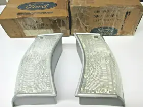 D3OZ-13201-A FORD Nos Hardtop Station Wagon Parking Light