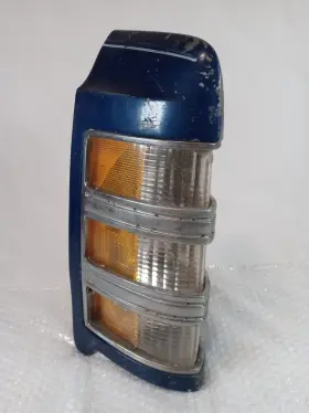 D5AB-16018-AC FORD Right Rh Corner Parking Turn Signal Light