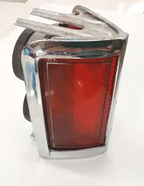 D8VY-13405A FORD Tail Light Lh Rear Lincoln Town-car