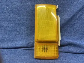 D9AB-13216-BA FORD Squire Left Parking Turn Signal Crown
