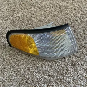 F4ZB-13215 FORD Rh Parking Signal Turn Light Mustang Cobra