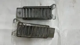 5957417-1 GENERAL MOTORS Parking Lights Cornering Lamps Badge
