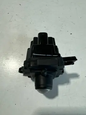 86789526 GENERAL MOTORS Tailgate Handle Light Rear Upper Gmc #3