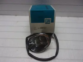 898718 GENERAL MOTORS Nos Front Rh Parking Lamp Box Gm
