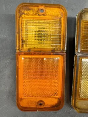 P1A68 GENERAL MOTORS GM Fender Lamp Turn Signal Light Lens #2