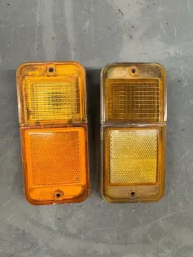 P1A68 GENERAL MOTORS GM Fender Lamp Turn Signal Light Lens