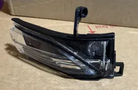 785820AA GM Right Mirror Turn Signal Suburban Tahoe Yukon