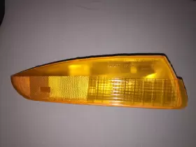 16517538 GM Passenger Front Turn Signal Parking Light Housing