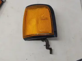 Rodeo ISUZU Driver Left Turn Signal Corner Light Fender Pup