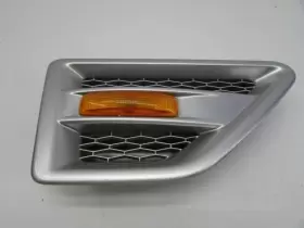 LR001660 LAND ROVER Fender Grill Right Passenger Front Turn