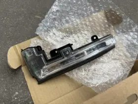 LR027946 LAND-ROVER Mirror Housing Turn Signal Lamp Lh