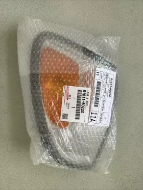 81611-60220 LEXUS Passenger Corner Turn Signal Lamp Housing