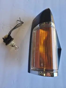 E5VB13216 LINCOLN Right Passenger Parking Light Extension