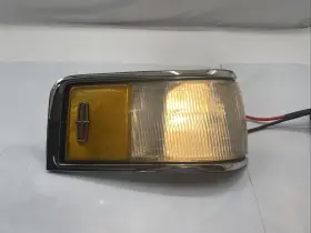FOBV-25A428-AC LINCOLN Right Corner Marker Turn Signal Light