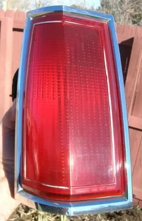 VE5VB-13405-AA1 LINCOLN Left Tail Light Lens Town-car