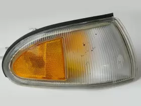 05.10.22.80 MAZDA Turn Signal Light Lamp Fender Rh 323 Park