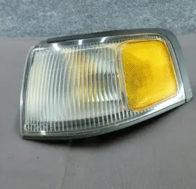 LB82-51-06XA MAZDA Turn Signal Marker Light Lamp Lh Corner