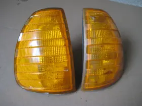 0008200721 MERCEDES Bosch Turn Signal Lens Lh Rh W123 240D