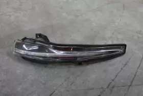 099-906-72-01 MERCEDES Right Door Mirror Turn Signal Glc
