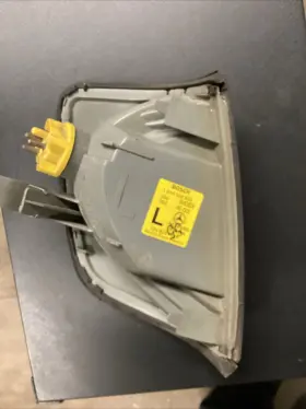 1-315-106-902 MERCEDES Front Left Driver Turn Signal Light #2 1-315-106-902 MERCEDES Front Left Driver Turn Signal Light #2