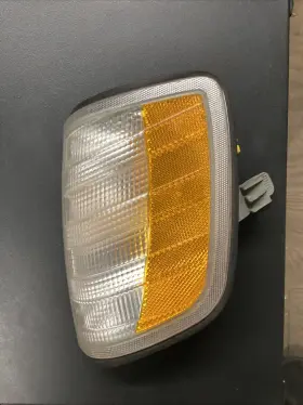1-315-106-902 MERCEDES Front Left Driver Turn Signal Light 1-315-106-902 MERCEDES Front Left Driver Turn Signal Light