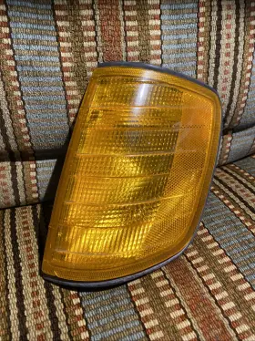 1305233128 MERCEDES Front Left Driver Turn Signal Light W124